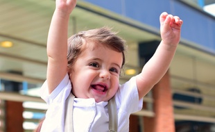 Le petit Alex, en bonne santé, après avoir subi une chirurgie cardiaque inédite au CHU de Toulouse.