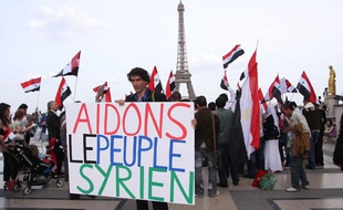 Une manifestation au Trocadero a Paris de soutien aux manifestants syriens qui se revoltent contre le regime du president Bashar El Assad.
