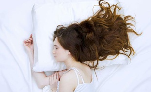 Illustration: Une femme en plein sommeil.