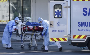 Un malade pris en charge par le Samu d'Angers