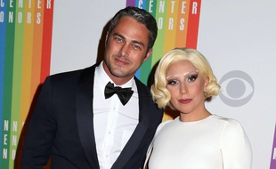 Lady Gaga et Taylor Kinney sont fiancés