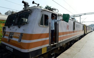 Un train indien quitte le 9 décembre 2015 la gare de Bombay