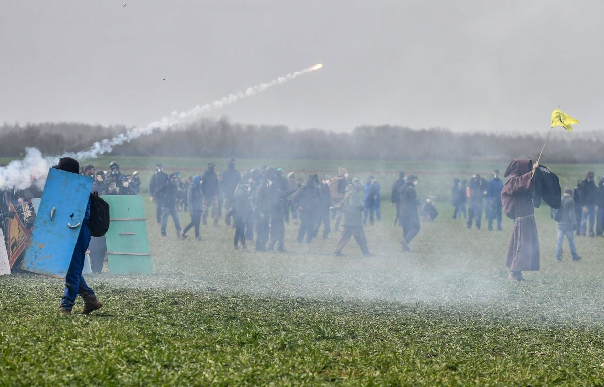 Sainte-Soline : Nuñez demande une enquête administrative après la publication de vidéos accablantes pour les gendarmes