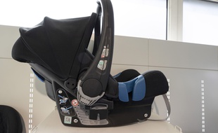 Un siège auto pour enfant. (Illustration)