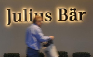 La presse allemande se faisait à nouveau l'écho samedi de soupçons envers des banques suisses sur des aides à la fraude fiscale, tandis que la présidente de la Confédération helvétique prenait leur défense.