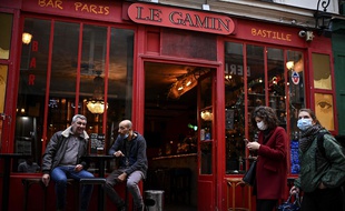 La terrasse d'un restaurant, le 3 octobre à Paris.