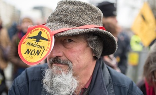Un opposant à l'aéroport de Notre-Dame-des-Landes, le 13 janvier, à Nantes.