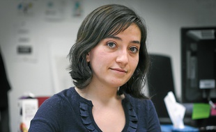 Géraldine Farage, responsable du Shadok, allie la parole aux gestes.