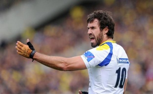 L'ouvreur australien de Clermont Brock James est autorisé à jouer à Castres samedi en Top 14 après avoir reçu une suspension de dix jours avec sursis infligée par la Commission de discipline de la Ligue nationale de rugby (LNR), a indiqué mercredi le club auvergnat.