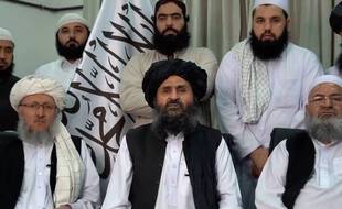 Mollah Baradar, au centre.