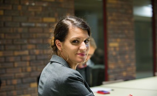 Marlène Schiappa, le 9 novembre, dans une structure d'accueil pour les femmes victimes de violences conjugales.