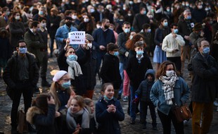 Des catholiques dans les rues de Versailles, le 15 novembre 2020.
