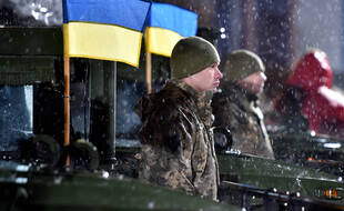 Des militaires ukrainiens, à Kiev le 6 décembre 2021.