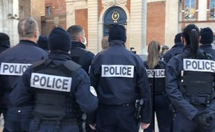 Les policiers manifestent devant lapréfecture de la Haute-Garonne, le 8 décembre 2020.