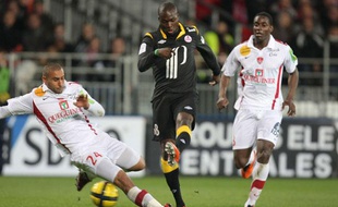 L'attaquant lillois Moussa Sow à Brest, le 19 mars 2011.