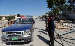Une voiture de police dans une rue de Port-au-Prince en 2010
