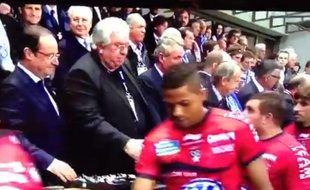 Delon Armitage met un vent à François Hollande, le 1er juin 2013