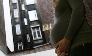 Lille, le 2 mars 2012. Illustration femme enceinte.