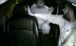 Le patron d'Uber, Travis Kalanick et le chauffeur Fawzi Kamel (capture vidéo).