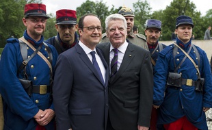 François Hollande et son homologue allemand, Joachim Gauck, le 4 août 2014, à Liège, en Belgique.