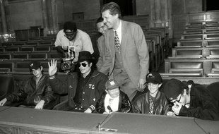 Michu Meszaros, ici à droite de Michael Jackson en 1996.