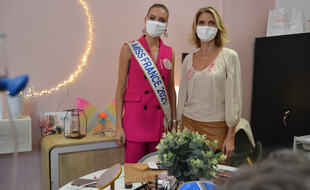 Amandine Petit, Miss France 2021, et Sylvie Tellier, lors de l'ouverture de la Maison des Bonnes fées du CHU de Montpellier