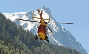 Neuf personnes ont été retrouvées indemnes dans la coulée de neige, selon la préfecture.