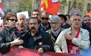 Bernadette Groison (FSU), Philippe Martinez (CGT) et Jean-Claude Mailly (FO) lors du défilé de la fête du travail le 1er mai 2016 à Paris