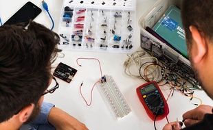 Pop School dispense des formations aux métiers du numérique.