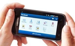 L'application Facebook Mobile sur un smartphone fonctionnant sous Android.
