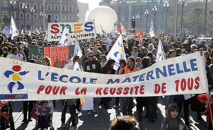 Manifestation des enseignants dans les rues de Nice contre les mesures envisagees par le ministre Xavier Darcos, le 20 novembre 2008