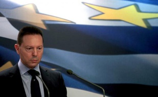 Les trois représentants de la troïka des créanciers, la Commission européenne (UE), de la Banque centrale européenne (BCE) du Fonds monétaire international (FMI), se sont entretenus pendant plus de deux heures dans la matinée avec le ministre grec des Finances, Yannis Stournaras.