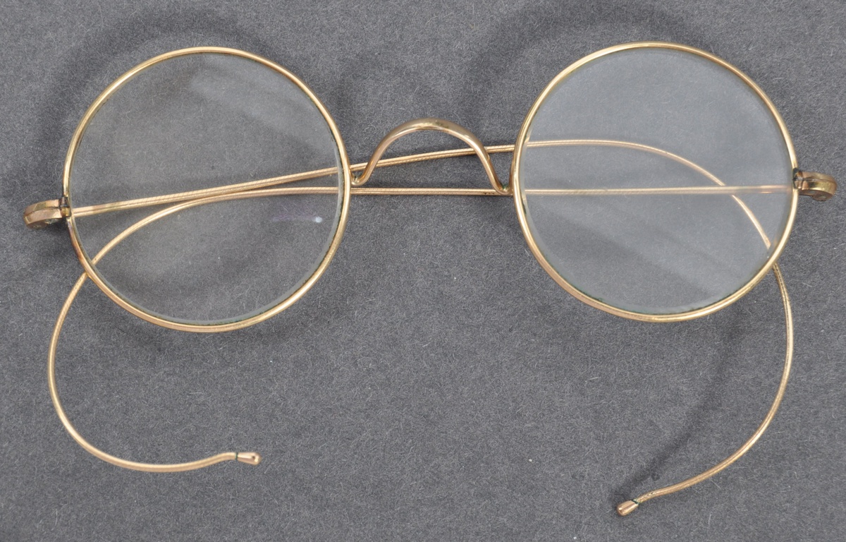 Une pair de lunette hot sale