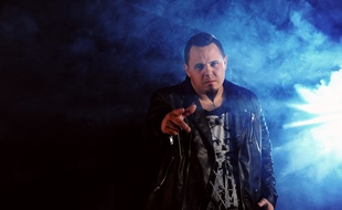 Ovidiu Anton, candidat de la Roumanie à l'Eurovision 2016.
