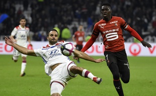 Ici dépassé par la vitesse d'Ismaïla Sarr, Jérémy Morel a incarné la fébrilité lyonnaise ce mercredi.
