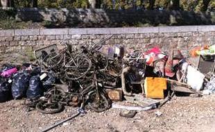 Des exemples de déchets trouvés sur les bords de Maine à Angers.