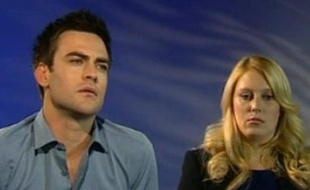 Michael Christian et Mel Greig, les animateurs radio australiens qui ont réussi à obtenir des informations sur l'état de santé de Kate Middleton par le biais d'un canular. Le 10 décembre 2012.