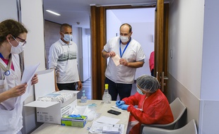 Le personnel soignant d'un Ehpad durant le confinement, le 20 avril 2020 (illustration).