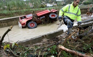 Après les fortes pluies et inondations qui ont fait trois morts en France durant le week-end, la situation s'apaisait et trois départements seulement restaient en vigilance orange "crues" lundi matin dans le Sud-Est et le Sud-Ouest, selon le site de Météo France.