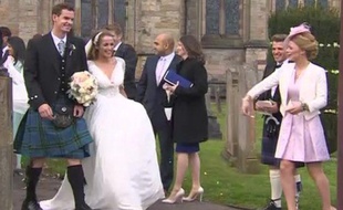 Andy Murray s'est marié, en kilt, avec sa compagne Kim Sears en la cathédrale de Dunblane, le 11 avril 2015.