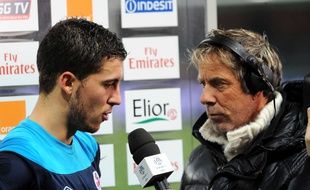Laurent Paganelli (à d.) avec l'ancien Lillois Eden Hazard, en décembre 2011.