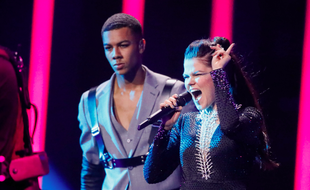 La Finlandaise Saara Aalto et l'un de ses danseurs, le 3 mai 2018, sur la scène de l'Altice Arena de Lisbonne, pendant la répétition de la première demi-finale de l'Eurovision.