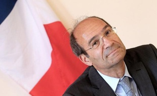 L'enquête sur un possible financement de la campagne présidentielle de 2007 de Nicolas Sarkozy par l'argent des Bettencourt est repartie mercredi avec une audition à Bordeaux de l'ancien ministre et ex-trésorier de l'UMP Eric Woerth par le juge Jean-Michel Gentil, a-t-on appris de source proche du dossier.