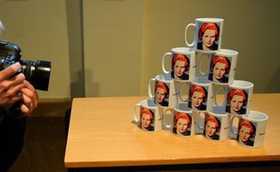 Margaret Thatcher a laissé au Royaume-Uni un héritage économique aussi controversé que sa personnalité, fait de succès notables au prix d'un renforcement des inégalités et de l'émergence d'une finance sans contrôle.