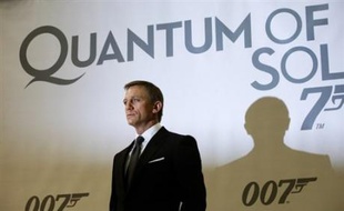 L'acteur britannique Daniel Craig, qui incarne à nouveau James Bond dans le film "Quantum of solace", a déclaré qu'il désirait jouer aussi longtemps que possible le rôle du célèbre agent 007.