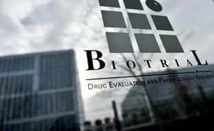 Le laboratoire de recherche Biotrial, dont le dernier essai sur un nouveau médicament a tourné au drame, provoquant la mort d'un homme, annonce qu'il envisage de proposer "des évolutions des standards encadrant ces essais"