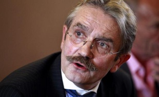 Le président de la Ligue professionnelle de football (LFP) Frederic Thiriez lors d'une conférence de presse à Bastia, le 13 mai 2013