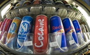 Le Red Bull, une boisson énergisante contenant de la taurine, est commercialisé en France depuis mardi dans le cadre d'un accord signé en mai avec le ministère de l'Economie et en dépit des réserves des autorités sanitaires, a annoncé le service de communication de la marque.
