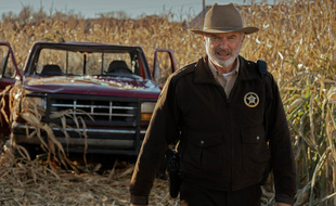 Dans « Invasion » sur Apple TV+, Sam Neill n'est pas confronté à des dinos mais des aliens