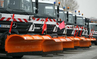Les chasse-neiges du Grand Lyon ont débuté les opérations de salage mardi 30 novembre 2010 en raisons des fortes chutes de neige.